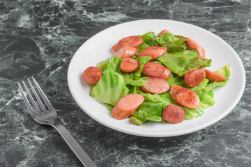 春キャベツとウインナーのバター炒め