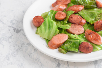 春キャベツとウインナーのバター炒め