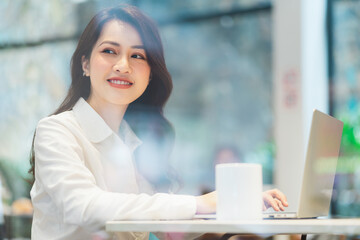 Asian businesswoman working at a cafe