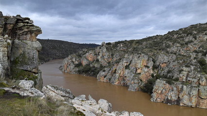 FIGURAS EN LOS ARRIBES