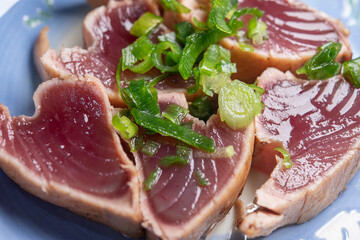 新鮮で美味しいカツオのたたき