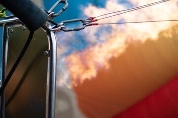 Ein Heißluftballon wird Startklar gemacht