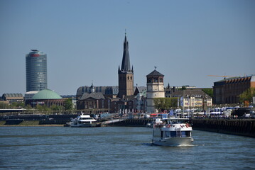 Panorama am Fluss Rhein in Düsseldorf, Nordrhein - Westfalen