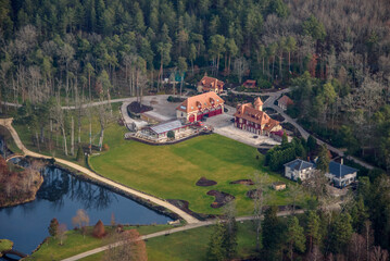Fototapeta na wymiar vue aérienne d'une demeure à Poigny-la-forêt dans les Yvelines en France