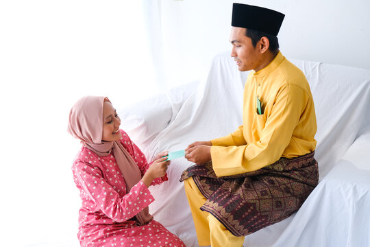 Situation picture of "duit raya" giving men and lady during Eid Al Fitr celebration.