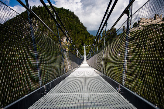 Highline 179 in Austria, der Blick mit Kick.