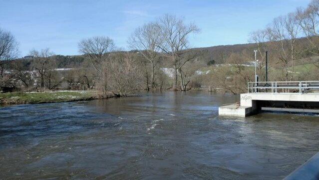 Hochwasser der Saale am Porstendorfer Wehr bei Jena