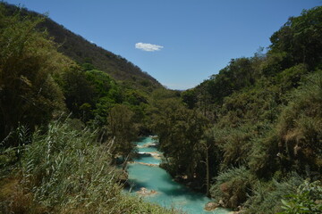 paisaje con rio 
Chiapas, México