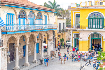 Obraz na płótnie Canvas Plaza Vieja in Old Havana, Cuba