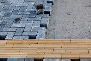 Laying paving slabs