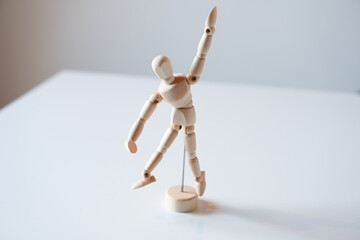 posa manichino legno uomo 