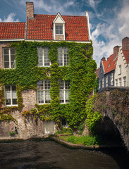Fototapeta na wymiar Nice houses in the medieval old town of Bruges, Belgium