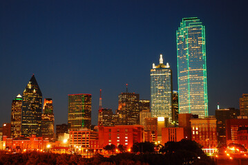 Fototapeta premium The Dallas Texas Skyline glows against a Dusk sky