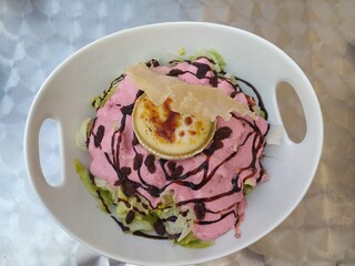 Ensalada de queso de cabra