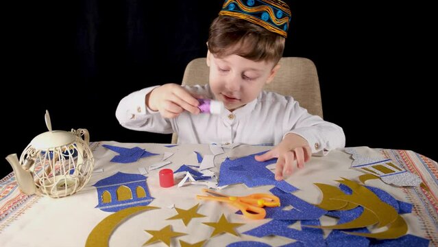 preparing ramadan ornament