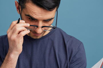 handsome man blue t-shirt with notepad glasses idea pen cropped view