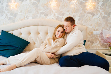 Obraz premium a happy and loving couple hugs on the bed