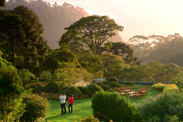 Jardim em paisagem da Serra da Mantiqueira