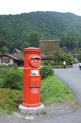 Fototapeta na wymiar 京都　美山町かやぶきの里の丸型郵便ポスト