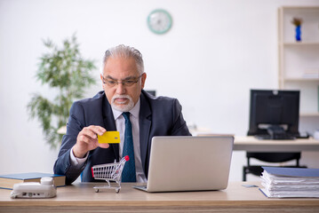 Old male employee in e-commerce concept