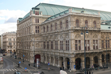 Fototapeta na wymiar The Vienna State Opera building in the historic center of Vienna, Austria. January 2022