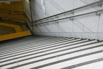 地下鉄の駅の階段の入口