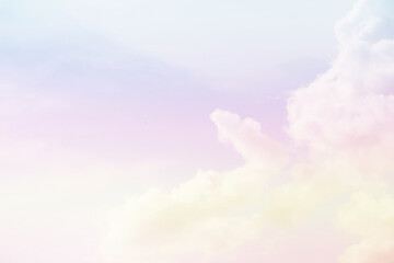 Fototapeta na wymiar Beautiful sky and clouds in pastel tones.