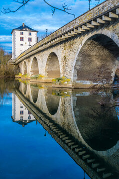 Germany, Hesse, Limburg an der Lahn, Lahn Bridge reflecting in Lahn river