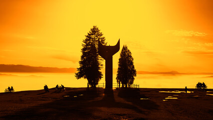 Sunsets and picnics in the mountains 