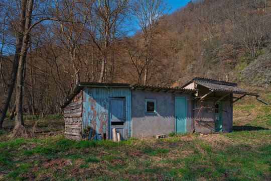 cabanon au toit en fibrociment