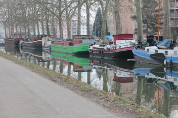 Péniches sur canal du Midi