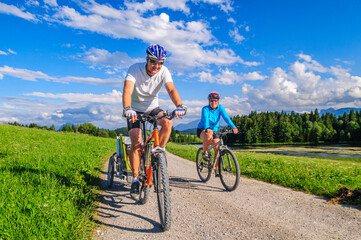 Plakat Radtour mit dem Kinder-Buggy im ostallgäuer Alpenvorland bei Seeg