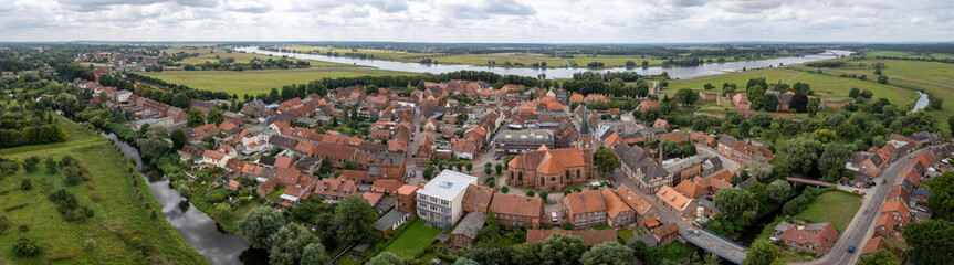 Fototapeta na wymiar Panorama von Dömitz, im Hintergrund die Elbe