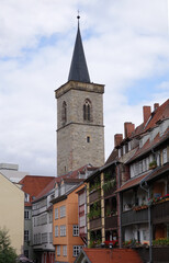 Obraz premium Turm der Ägidienkirche und Krämerbrücke in Erfurt