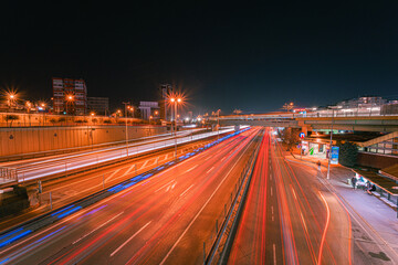 Fototapeta na wymiar traffic at night on the highway 