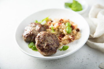 Beef burgers with basil and sun dried tomatoes