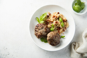 Beef burgers with basil and sun dried tomatoes