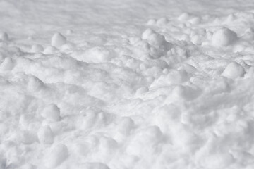 White snow fell to the ground.