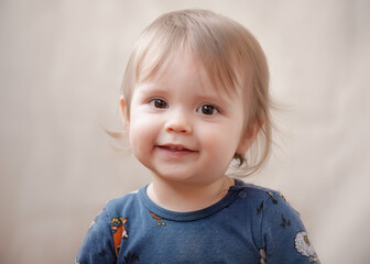 Fototapeta premium Surprised emotions on the baby's face