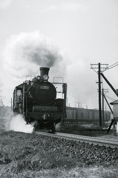 旭川市街地を走る蒸気機関車,C55 1号機,北海道宗谷本線,1970年