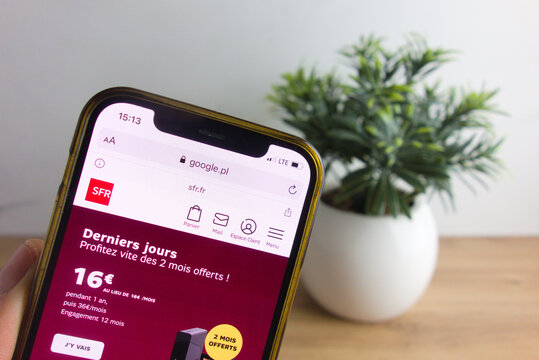 KONSKIE, POLAND - March 26, 2022: sfr.fr website page on mobile phone