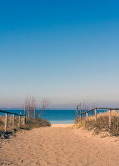 Fototapeta premium Descent leading to the beach