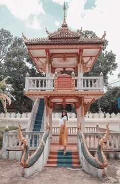 Woman standing in front of Wat Phra Yai temple in Thailand
