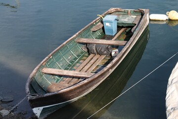 Fototapeta na wymiar barca verde