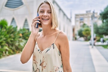 Young beautiful woman talking to the phone outdoor