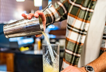 man hand bartender making cocktail on the bar counter