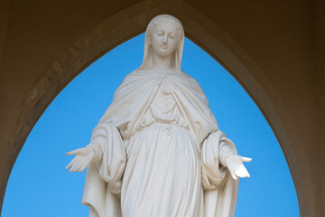 Statue vierge marie chapelle Notre-Dame-de-la-Motte