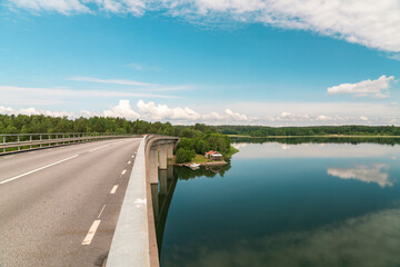 Sweden, Loftahammar, Empty coastal road and calm sea sky © Image Source RF