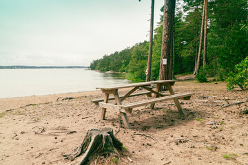 Sweden, Granso island, Picnic table on beach © Image Source RF