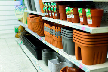 Flower pots for planting flowers in a store.